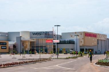 Modernes Einkaufszentrum West Hills in der Naehe