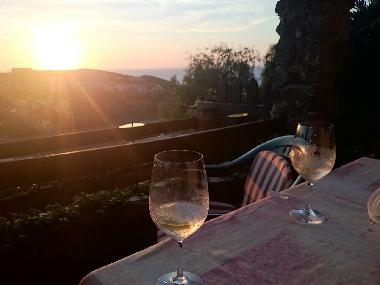 Abend Essen beim Sonnenuntergang 