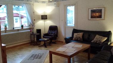 Wohnzimmer mit Ausgang zur Veranda