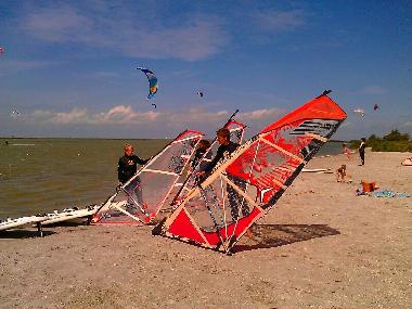 IJsselmeer Strand in Workum: (kite)-surfen. Auch (kite)-surf Schule.