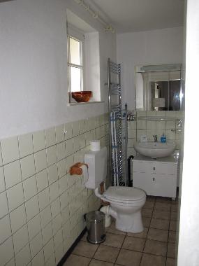 Eingang zum Bad (vom Wohn- und Esszimmer) im Erdgeschoss