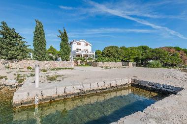 Villa in Pirovac (Sibensko-Kninska) oder Ferienwohnung oder Ferienhaus