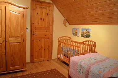 Kinderbett in Schlafzimmer 2