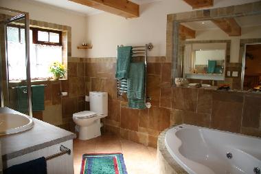 Woodpecker Bathroom 1