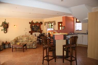 Littlewood Garden - Woodpecker Lounge