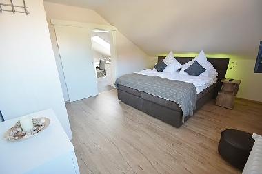 Schlafzimmer mit Boxspringbett