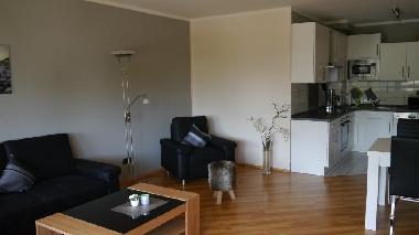 Der moderne Wohn- Essbereich mit der offenen K�che