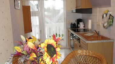 Küche mit Balkonzugang