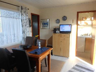 Wohnzimmer mit Blick zur K�che