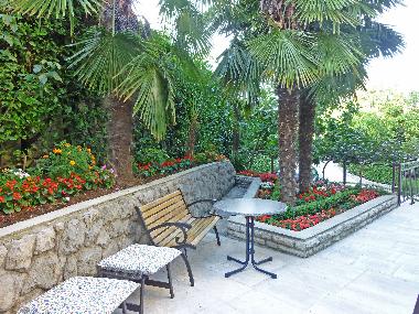 Raucherecke unter Palmen