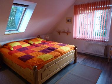 Schlafzimmer mit zustzlichem Einzelbett im OG