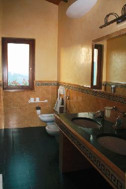 Ensuite Bad/WC Badewanne-Dusche AURORA