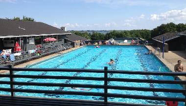 Auch nur ca. 150 M. zum Freibad. Freie Zutritt f�r Sie als Mieter !