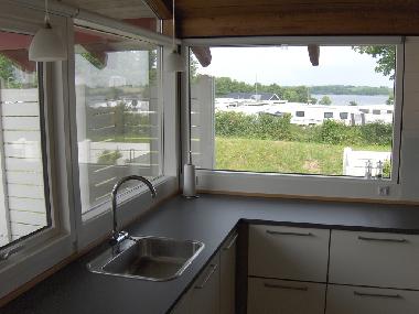Auch sch�ne Meerblick von der K�che aus. Fussbodenheizung.