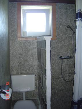 Toilette mit Dusche