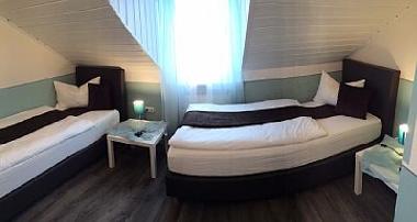 Schlafzimmer 2 mit separatem WC