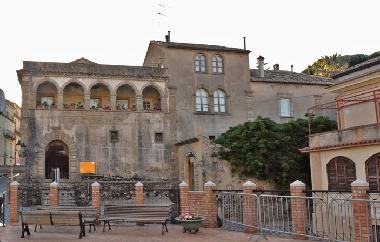 Schloss / Burg in SANT'ANDREA APOSTOLO DELLO JONIO (Catanzaro) oder Ferienwohnung oder Ferienhaus