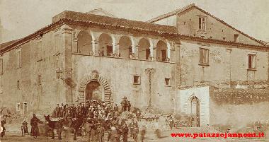 Schloss / Burg in SANT'ANDREA APOSTOLO DELLO JONIO (Catanzaro) oder Ferienwohnung oder Ferienhaus