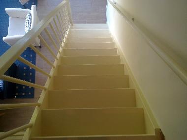 Oberhalb der Treppe befindet sich ein Kinderschutz