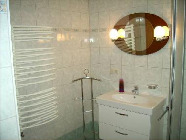 Badezimmer mit Handtuchtrockner