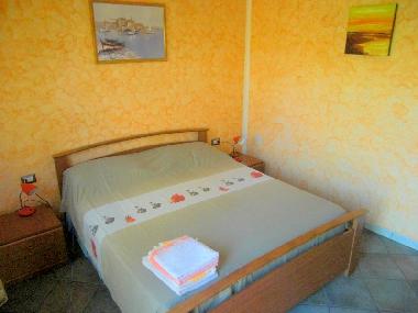 Mirto Schlafzimmer mit Doppelbett