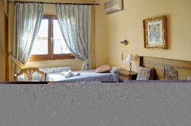 Schlafzimmer 1