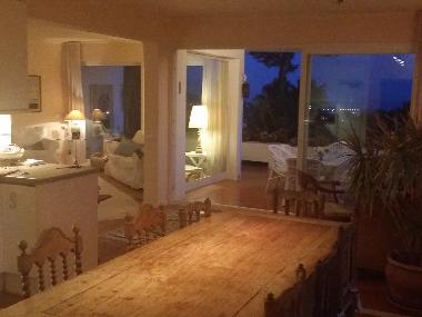 Essbereich mit Blick auf Ibiza