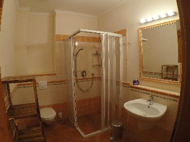 Badezimmer mit Dusche