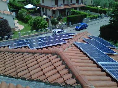 Blick der Strasse und des Dachs