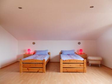 Wohn- und Schlafzimmer oben