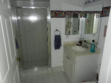 Bad mit Dusche und WC