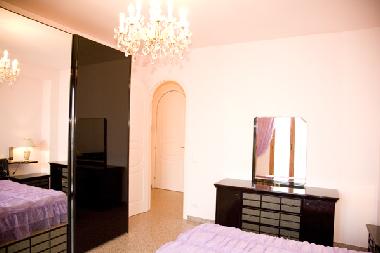 Edles Schlafzimmer 1 mit Balkon