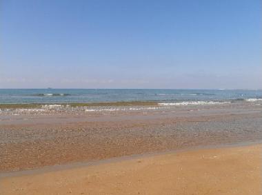 Kilomerter langer feiner Sandstrand nur 150 mt vom Apartment entfernt