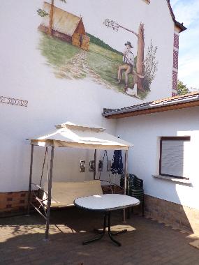 Sitzecke im Innenhof