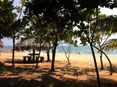 Strand wrend der Hochsaison