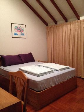 Schlafzimmer mit Doppelbett 260/200 cm