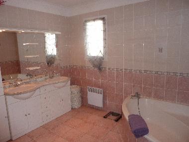 Ferienhaus in NIMES (Gard) oder Ferienwohnung oder Ferienhaus