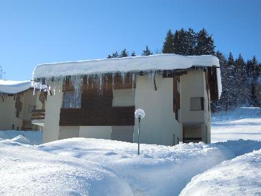 das Haus von Westen im Winter