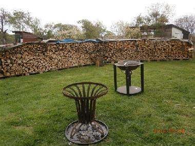 Viel Platz auf dem Gel�nde; Grillen ist immer m�glich . . .