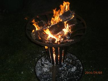 Gem�ptliche Atmosph�re mit Feuerkorb