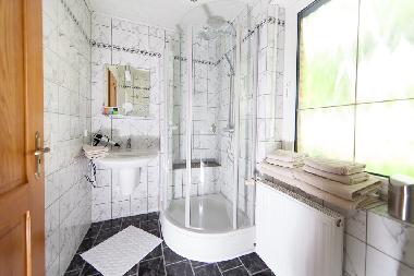 Bad mit Dusche+Wanne