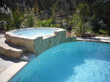 spa fuer relaxen mit apero am pool