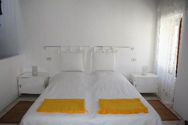 4.OG: Schlafzimmer mit Doppelbett, Dusche, WC