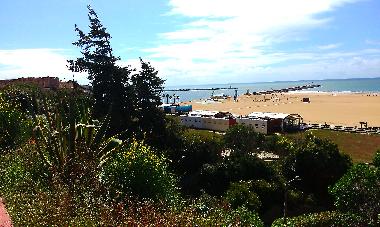 Blick  von   dem  Balkon Richtung  Hafeneinfahrt ( Mole ) Beachclub