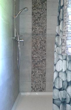 Maxi-Dusche f�r wohltuende Momente im ger�umigen Bad