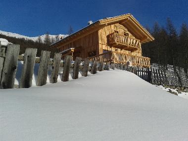 Atemberaubende Schneelandschaft im Winter 