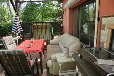 Terrasse (berdacht) mit Strandkorb
