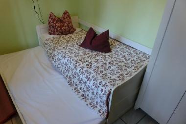 Das herausziehbare Rollbett (Schlafzimmer B)