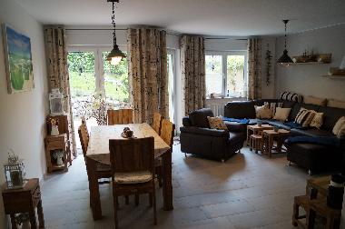 Wohnzimmer mit Essbereich