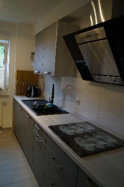 K�che mit Induktionskochfeld, Geschirrsp�ler, ...